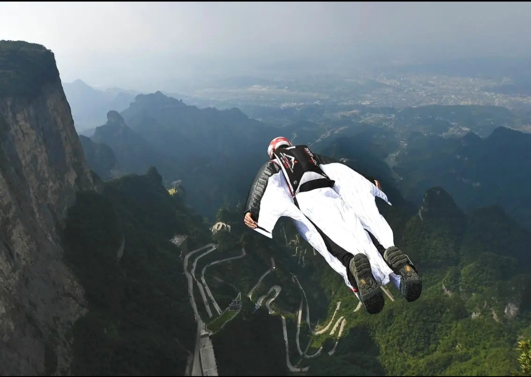 高空俯冲体验，突破自我的极限挑战的简单介绍